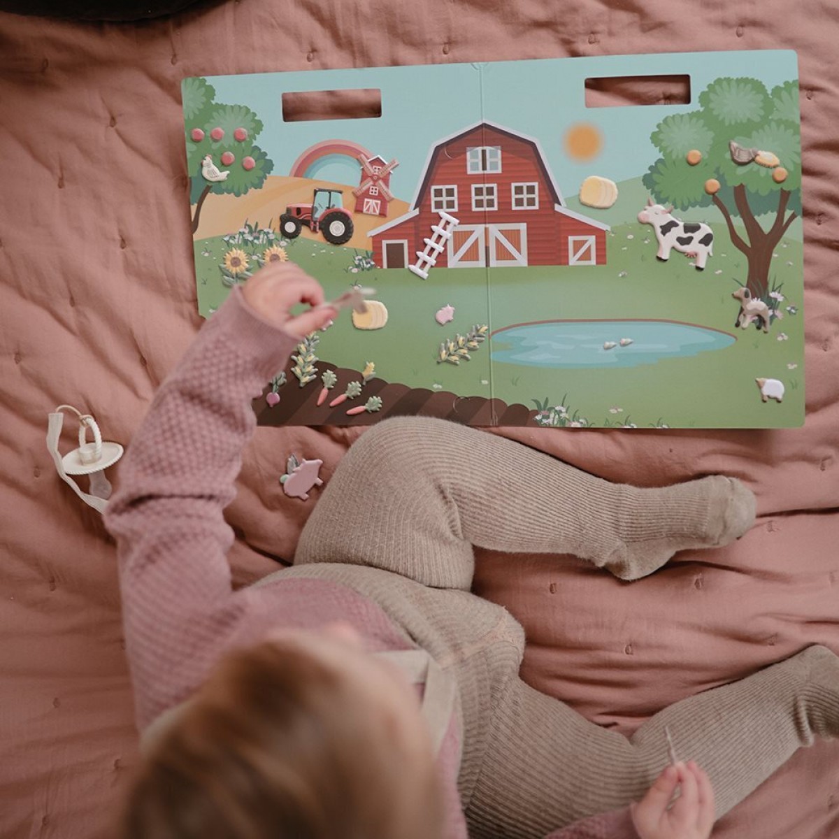 Βιβλίο με Επαναχρησιμοποιούμενα Αυτοκόλλητα Farm – Mushie