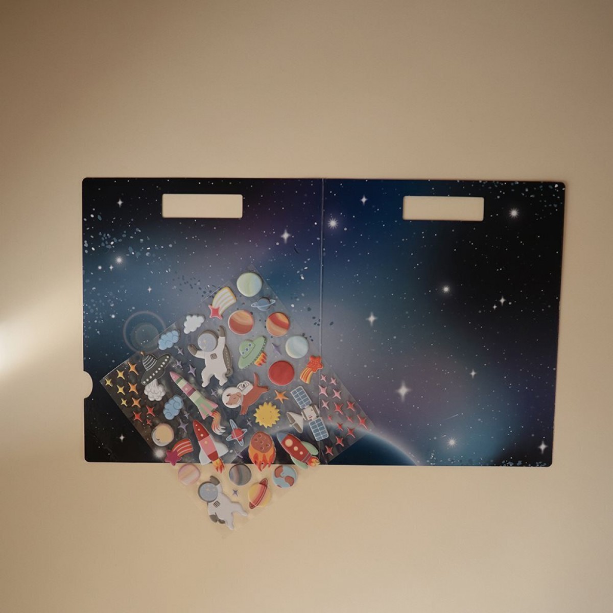 Βιβλίο με Επαναχρησιμοποιούμενα Αυτοκόλλητα Space – Mushie